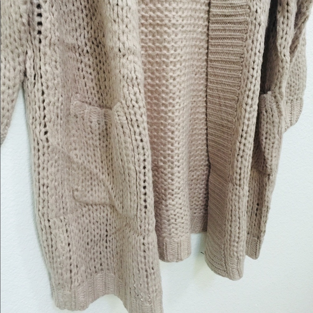 Last one OATMEAL Long Front pocket Cardigan - Picture 2 of 8